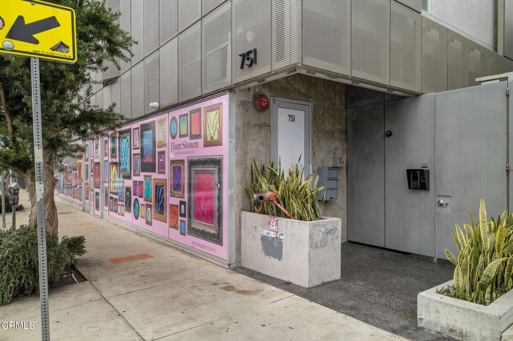 751 N Fairfax Avenue 102