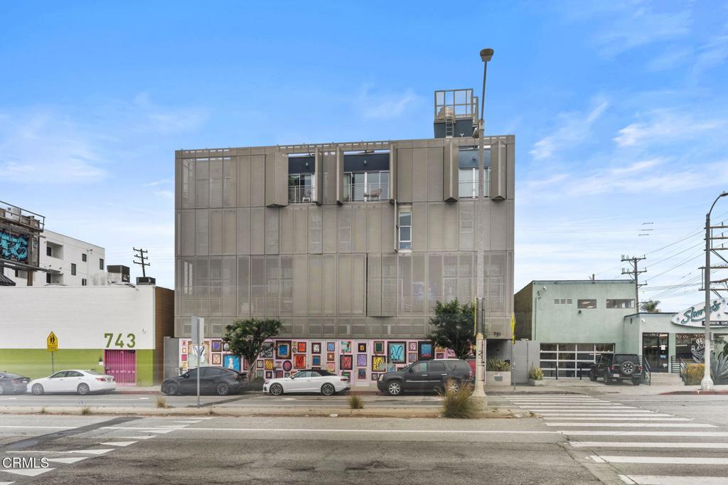 751 N Fairfax Avenue 102