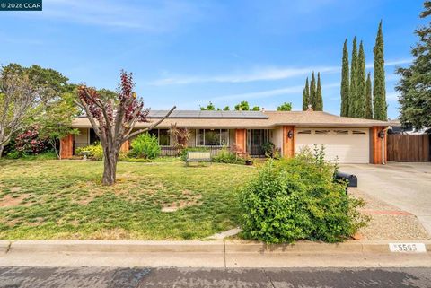 Photo of 5565 Banff Ct Ct, Concord, CA 94521 (MLS # 41129207)