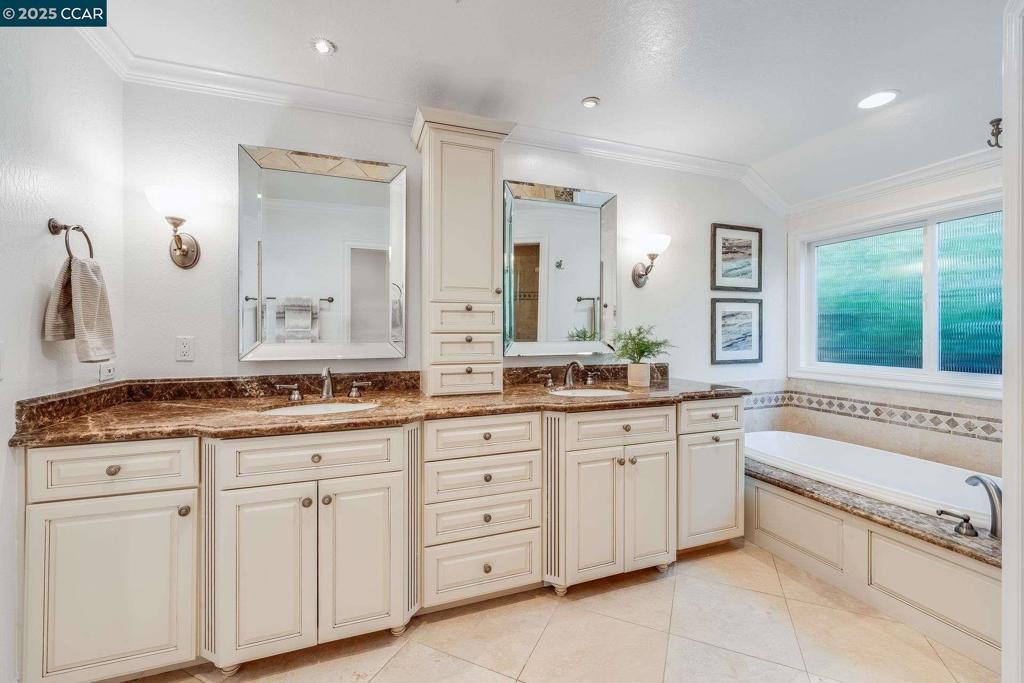 SANDERS RANCH - Residential