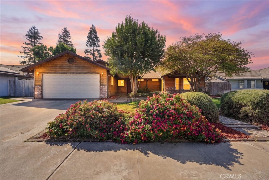 2149 W Della