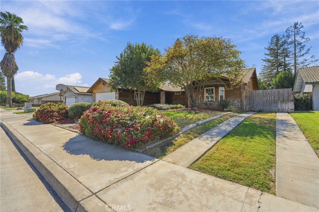 2149 W Della