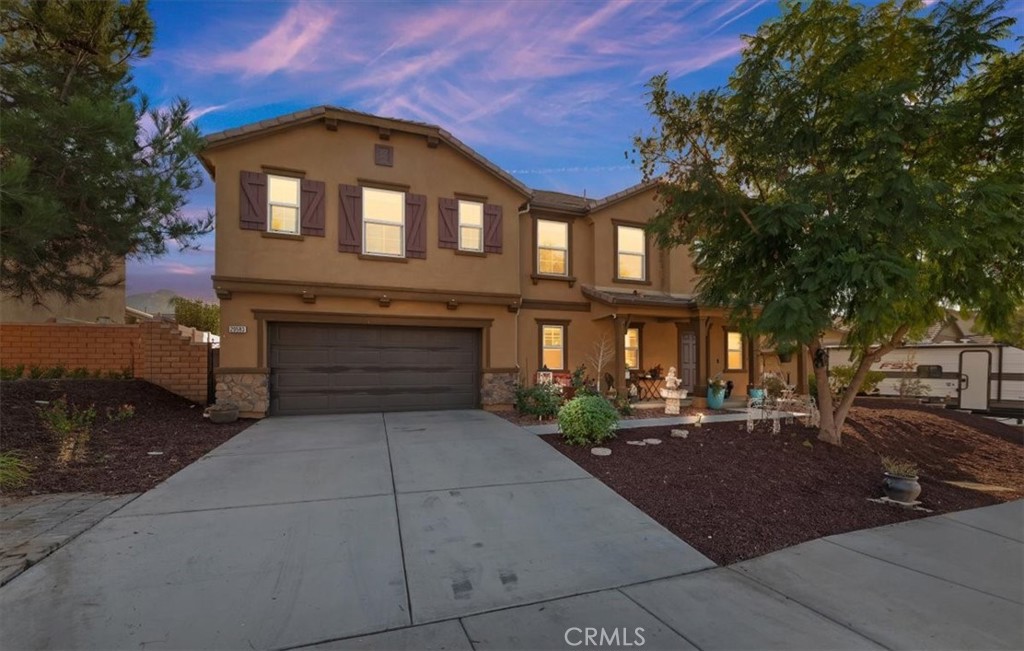 Main image without alt text