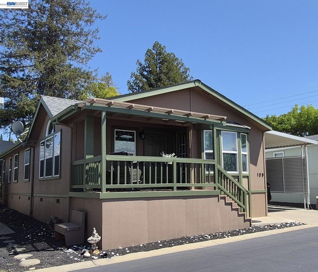 3263 Vineyard Ave. #108