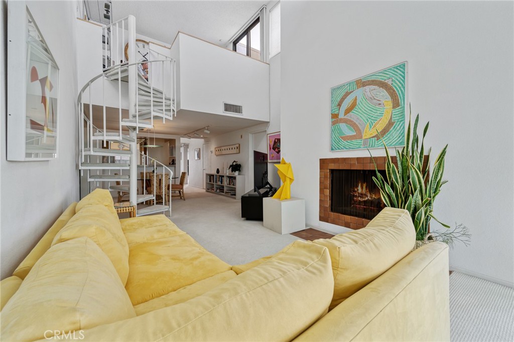 Properties 3 2910 Neilson Way 503