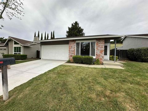 Photo of 4565 Wildcat Ln Ln, Concord, CA 94521 (MLS # 41129775)
