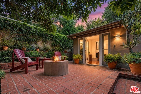 Photo of 8513 Walnut Drive, Los Angeles, CA 90046 (MLS # 26998609)