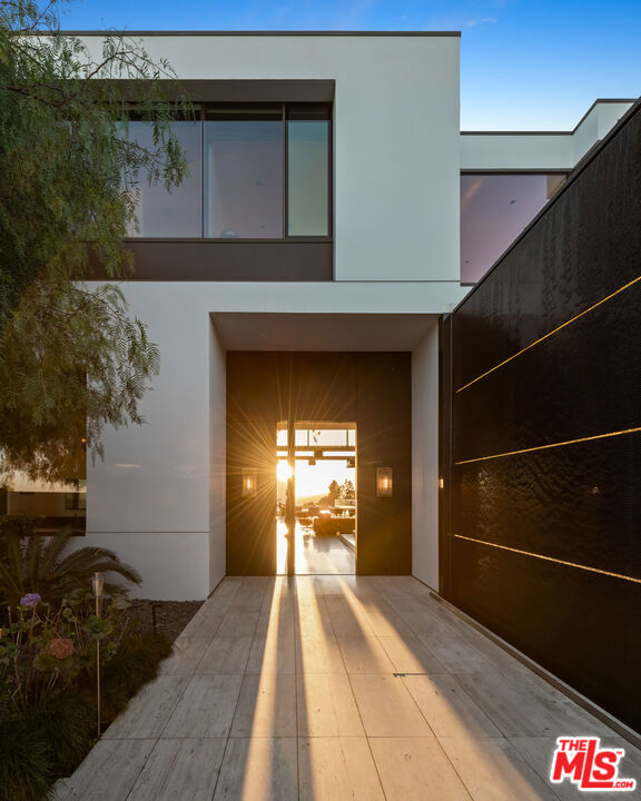 1305 Collingwood Place