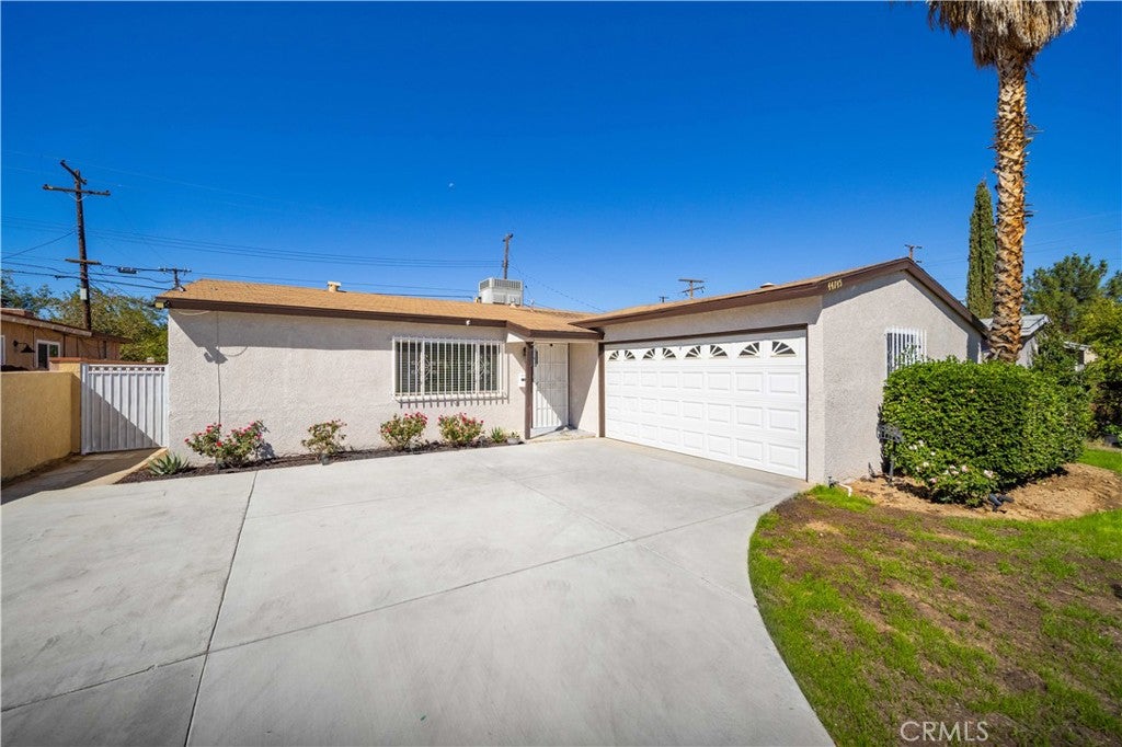 Photo of 44745 6th ST E, Lancaster, CA 93535 (MLS # SR26216161)