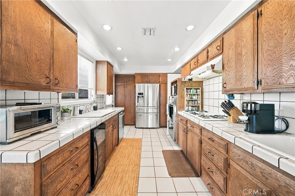 5919 Hill