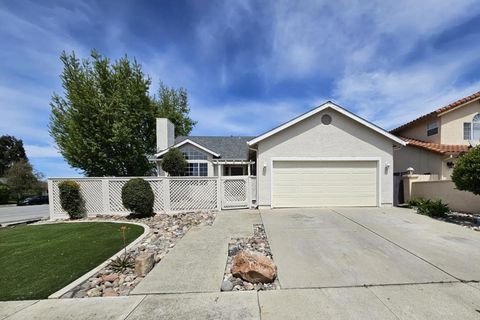Photo of 1000 Peach Court, Hollister, CA 95023 (MLS # ML82026075) Photo of 1000 Peach Court, Hollister, CA 95023 (MLS # ML82026075)