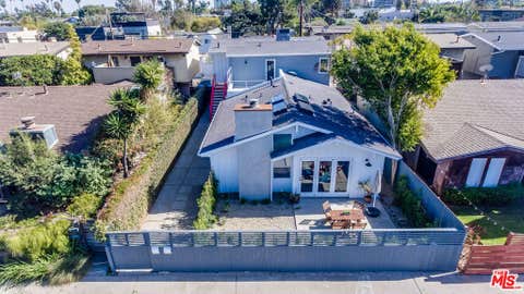 Photo of 610 Victoria Avenue #B, Venice, CA 90291 (MLS # 26857461)