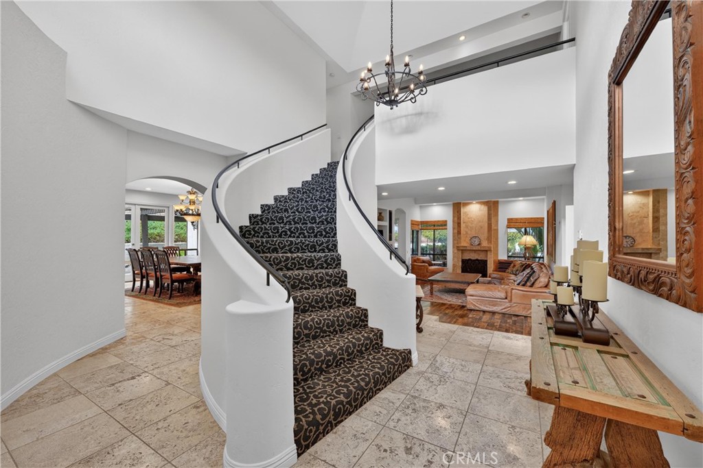 1128 N Avila
