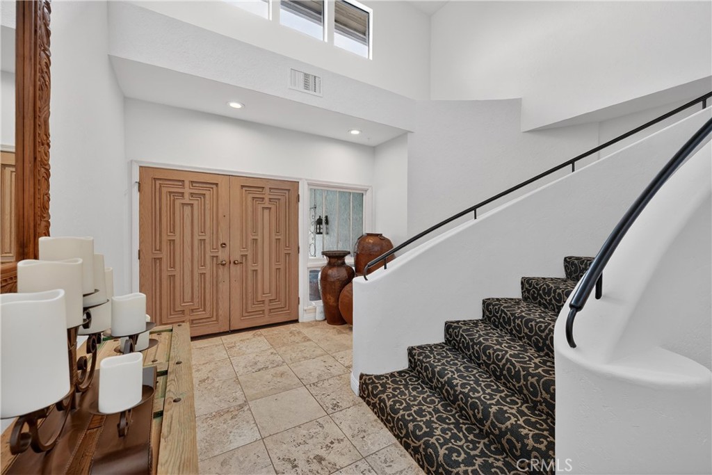 1128 N Avila