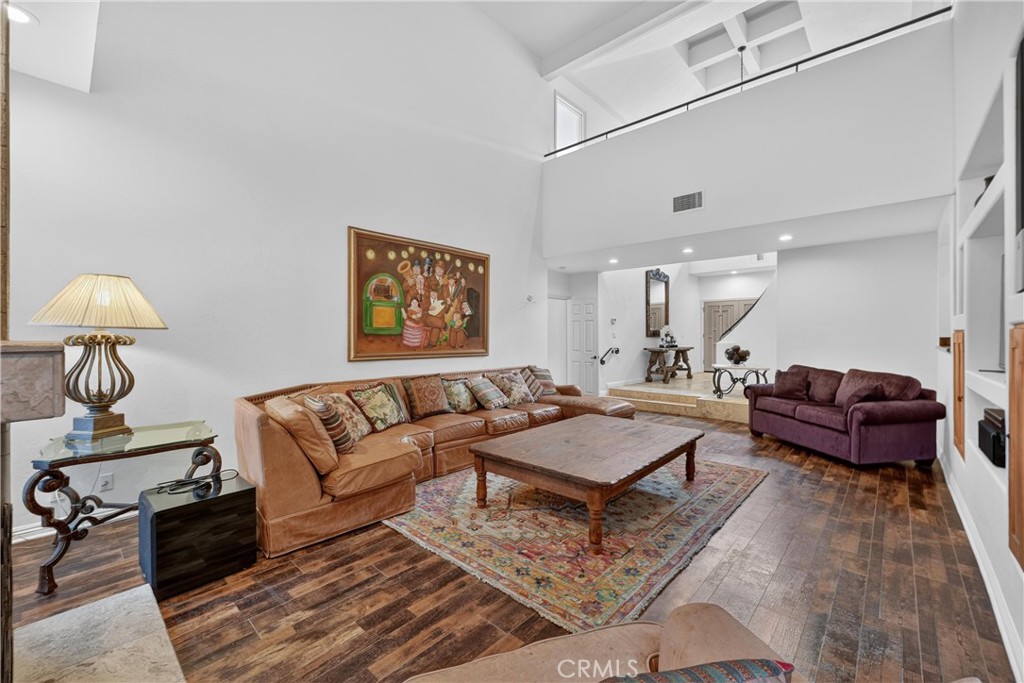 1128 N Avila