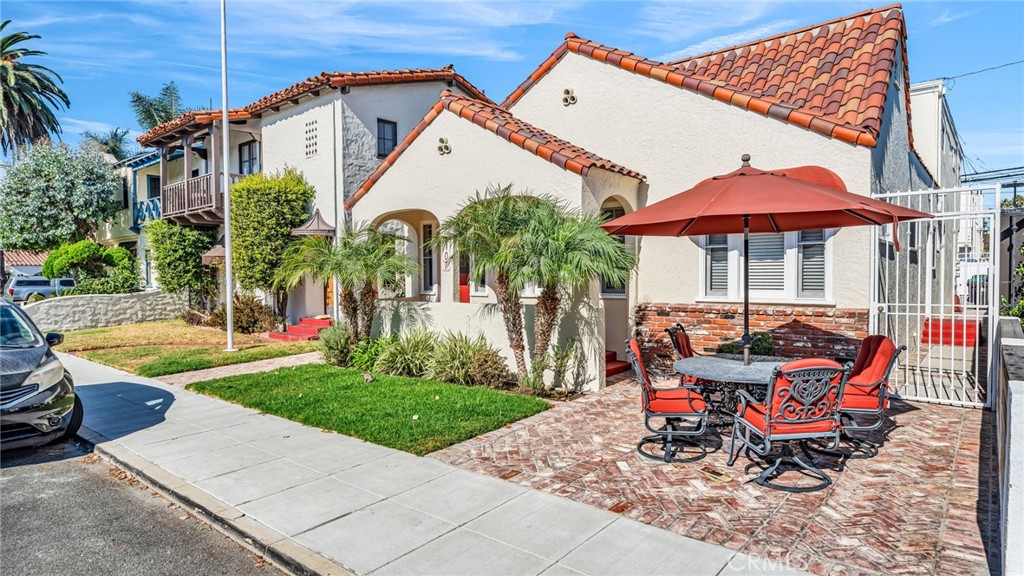Welcome to your new home in the charming Belmont Shore neighborhood of Long Beach, CA. This well-appointed property offers a fantastic opportunity to enjoy Southern California's coastal lifestyle. Conveniently located, you're just minutes away from essential services and recreational spots with walking distance to 2nd Street and the beach. Key features include a welcoming environment with spacious rooms, providing a perfect backdrop for your personal style. Stay comfortable year-round with central heating and cool ocean breeze. Enjoy easy access to nearby parks, including Rosie's Dog Beach and Colorado Lagoon, perfect for outdoor activities and relaxation. Don't miss the chance to make this property your own. Contact us today to schedule a viewing and discover your new home in Belmont Shore!