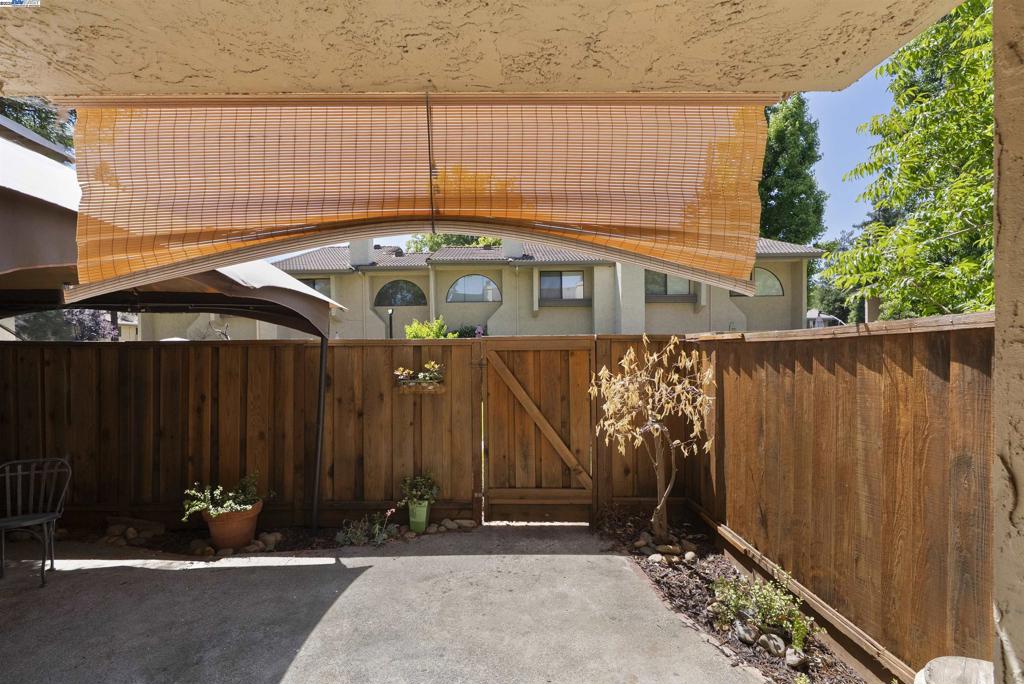 GARDEN COMMON - Residential