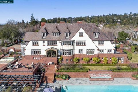 Photo of 62 62 Farragut Ave Ave, Piedmont, CA 94610 (MLS # 41124327)