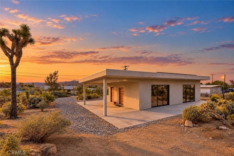 Photo of 60194 La Mirada Trail, Joshua Tree, CA 92252 (MLS # JT26225936)