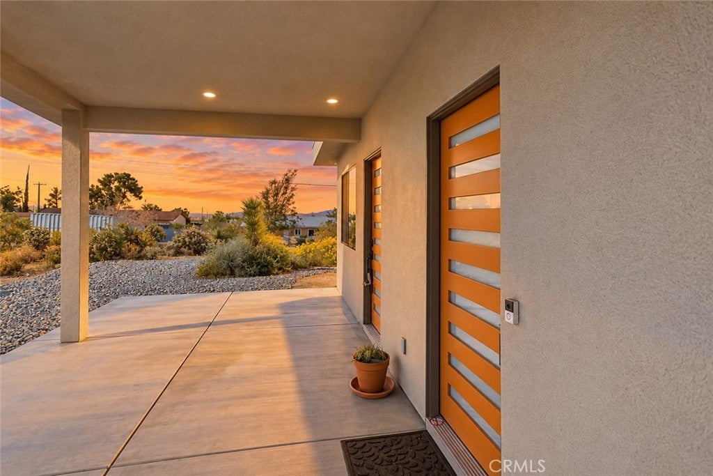 60194 La Mirada Trail
