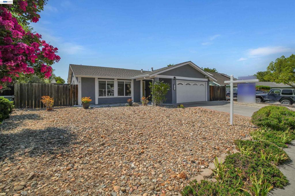 465 Swan Dr DR