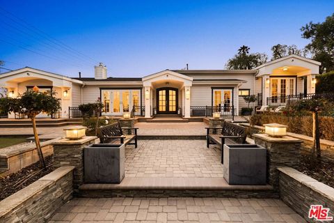 Photo of 4801 La Canada Boulevard, La Canada Flintridge, CA 91011 (MLS # 26834001)