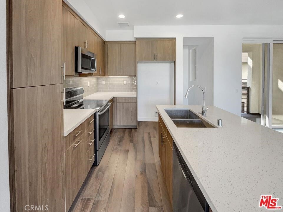 1014 Roble Place