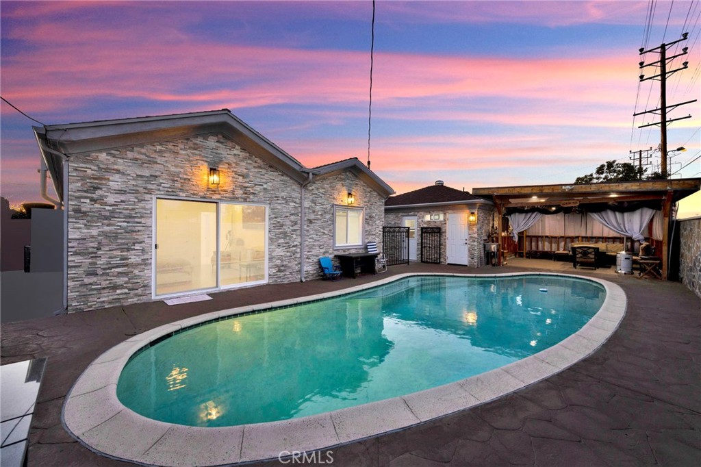 7712 El Caprice Avenue