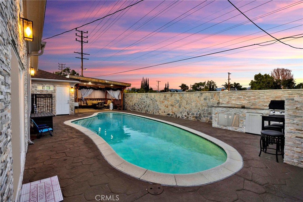 7712 El Caprice Avenue