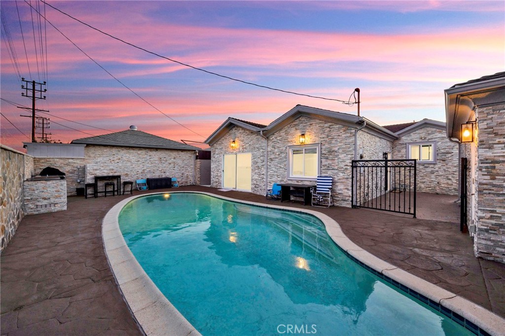 7712 El Caprice Avenue