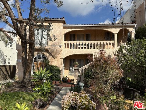 Photo of 6069 1/2 Cashio Street, Los Angeles, CA 90035 (MLS # 26659775)