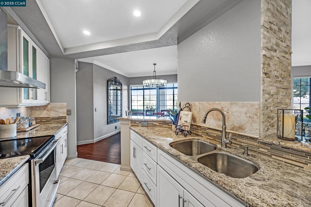 CANYON LAKES - Residential