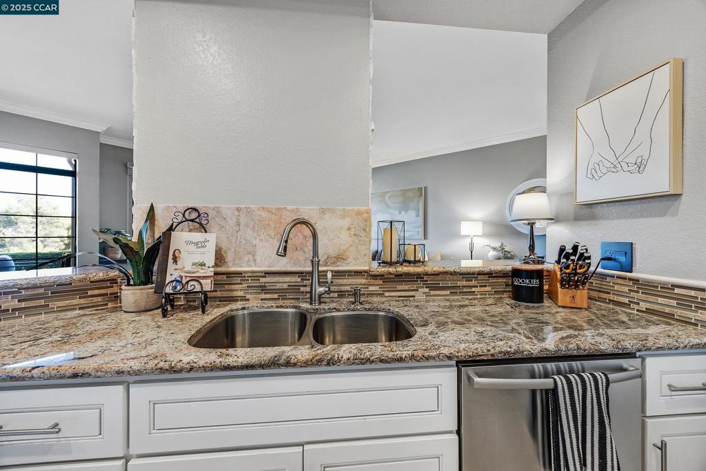 CANYON LAKES - Residential