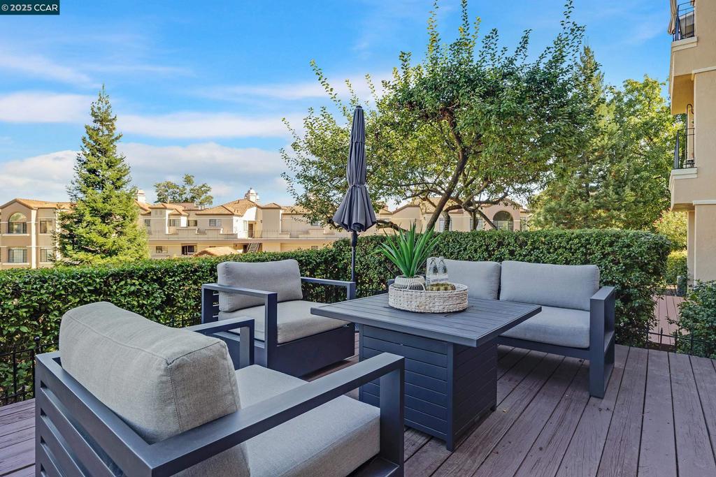 CANYON LAKES - Residential