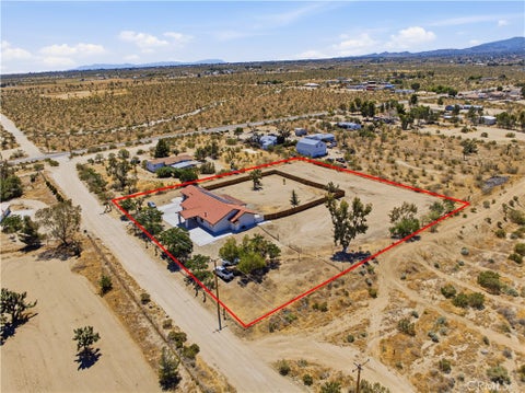 Photo of 825 La Mesa Road, Pinon Hills, CA 92372 (MLS # HD26123803)