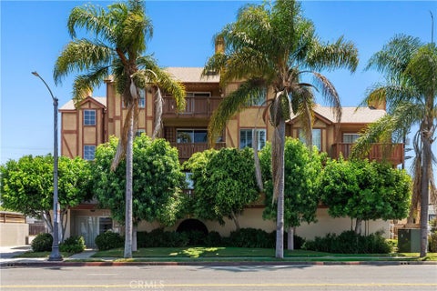 Photo of 384 Redondo Avenue #401, Long Beach, CA 90814 (MLS # PW26208395)