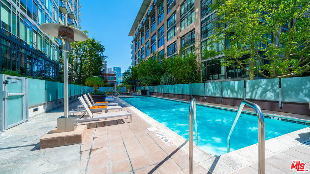 1111 S Grand Avenue 605