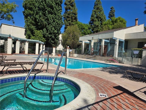 Photo of 5700 Etiwanda, Tarzana, CA 91356 (MLS # SR26210631)