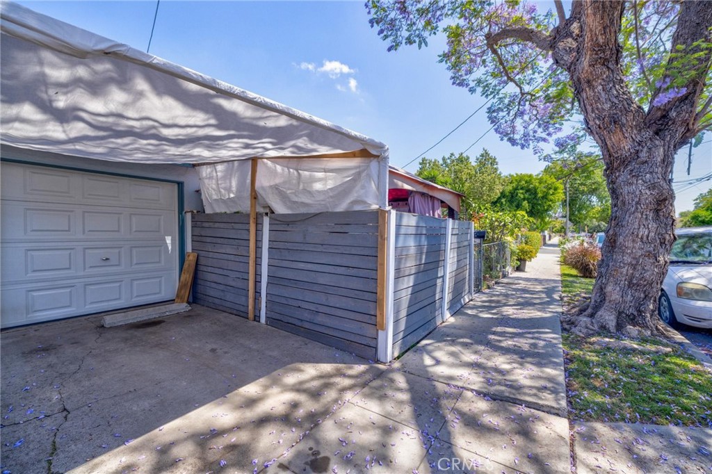 2931 E 65th