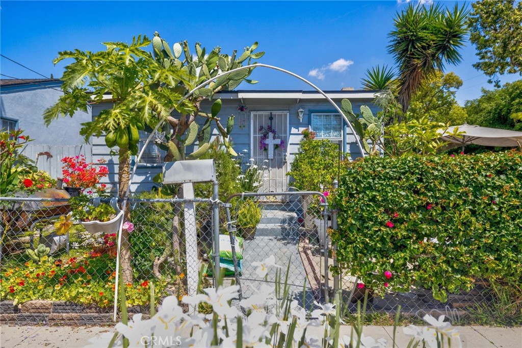 2931 E 65th