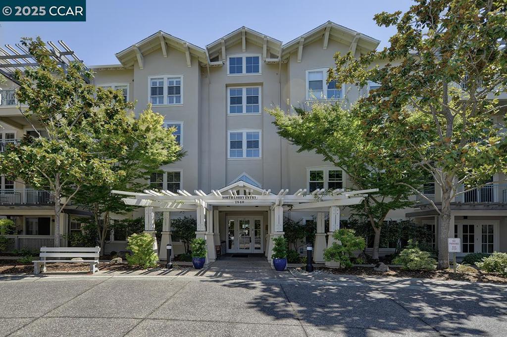 1840 Tice Creek Dr 2206
