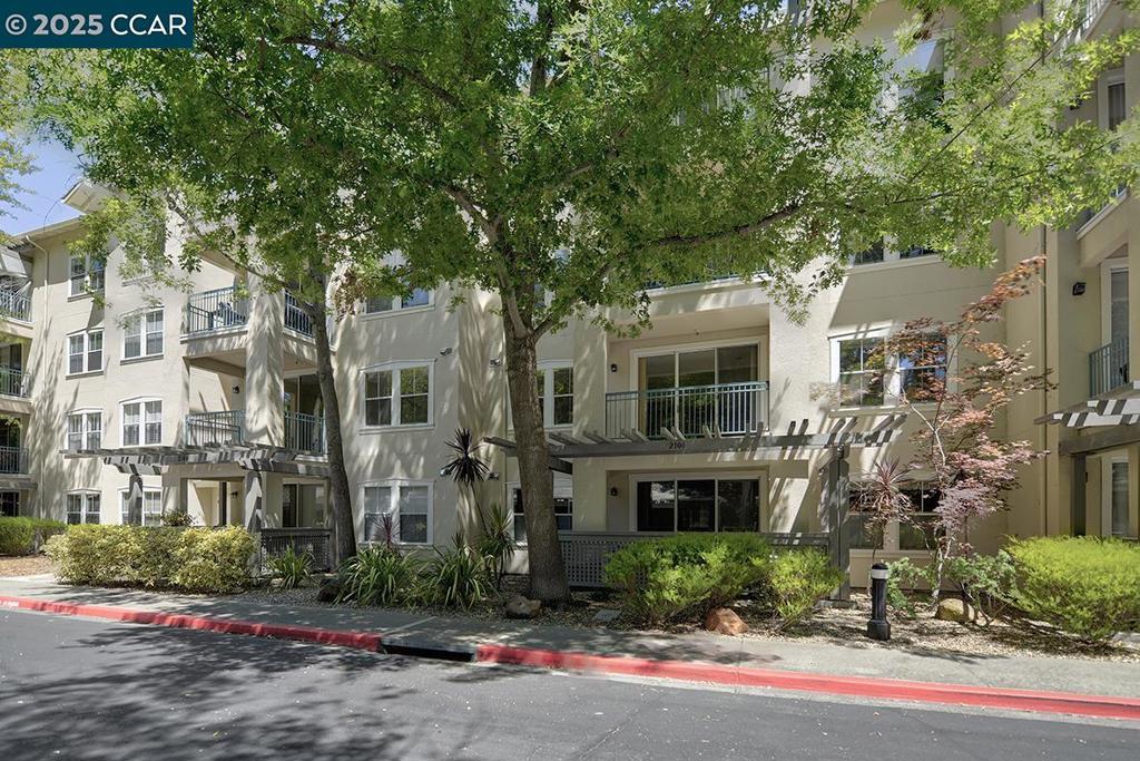 1840 Tice Creek Dr 2206