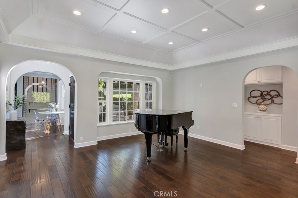 12953 Greenleaf
