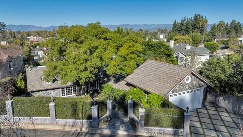 Photo of 12953 Greenleaf St, Studio City, CA 91604 (MLS # SR26044273)