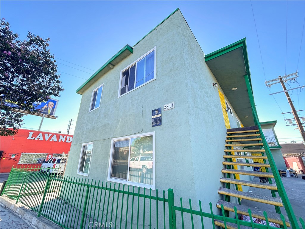 2811 S Central Ave, Los Angeles, CA 90011
2 Bedrooms | 1 Bathroom | $2,750/Month
Fully remodeled and move-in ready, this spacious 2-bedroom, 1-bathroom apartment offers modern comfort and style in a convenient Los Angeles location. The home features a large, bright living room and generously sized bedrooms, perfect for those seeking extra space.
A laundry facility is located directly across the street, making day-to-day living easy and practical. The property is close to public transportation, shopping, and dining, providing excellent accessibility.
Ideal for anyone looking for a functional, updated home in the heart of Los Angeles. For more information or to schedule a showing, contact Alber Moya at 747-305-4628.