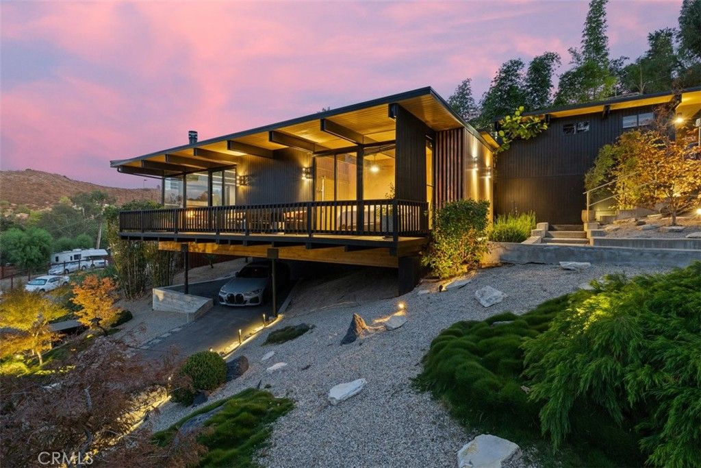 Photo of 21090 Rios Street, Woodland Hills, CA 91364 (MLS # SR25224278)