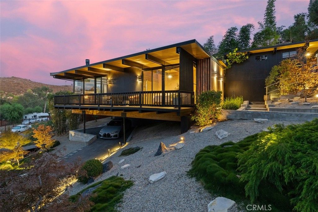 Photo of 21090 Rios Street, Woodland Hills, CA 91364 (MLS # SR25224278)