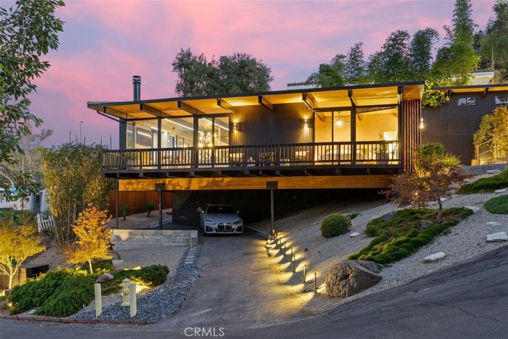 Photo of 21090 Rios Street, Woodland Hills, CA 91364 (MLS # SR25224278)