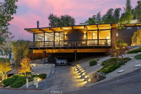 Photo of 21090 Rios Street, Woodland Hills, CA 91364 (MLS # SR25224278)