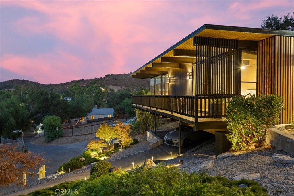 Photo of 21090 Rios Street, Woodland Hills, CA 91364 (MLS # SR25224278)